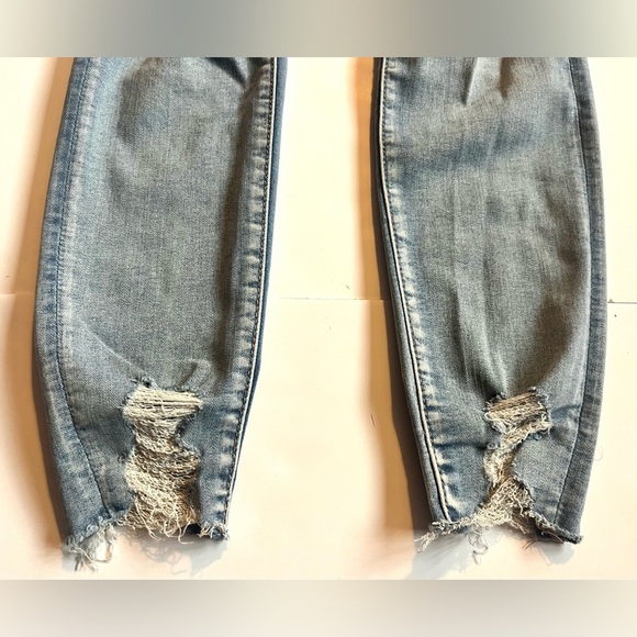 American Eagle Distressed Super Stretch Blue Jeans Women’s Hi-Rise Jegging Sz 2 - Picture 2 of 15